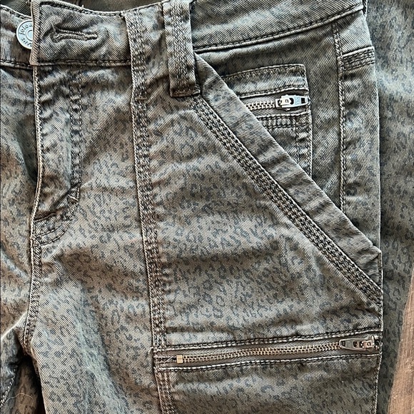 Joie Gray/green  Leopard Print Pants - Picture 3 of 6